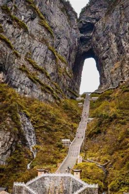  A Porta do Céu de Quzhou: Uma Janela para o Coração da Natureza!