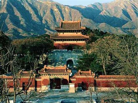 O Mausoléu de Míng!: Uma Jornada Fascinante Através da História Imperial Chinesa