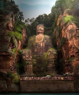 A Grande Buda de Leshan: Um Gigante de Pedra Que Vigia os Rios!