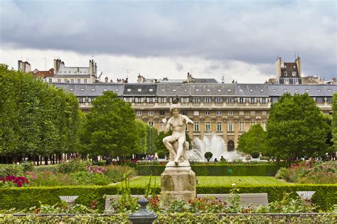 Jardins du Palais Royal: Uma Oásis de Tranquilidade no Coração Batente de Paris!