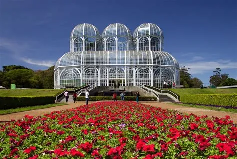 O Jardim Botânico de Esfahan: Uma Óase Verde e um Tesouro Botânico na Terra dos Persas!