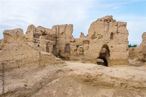 Ruínas de Jiaohe! Uma Viagem Fascinante ao Passado Uigur